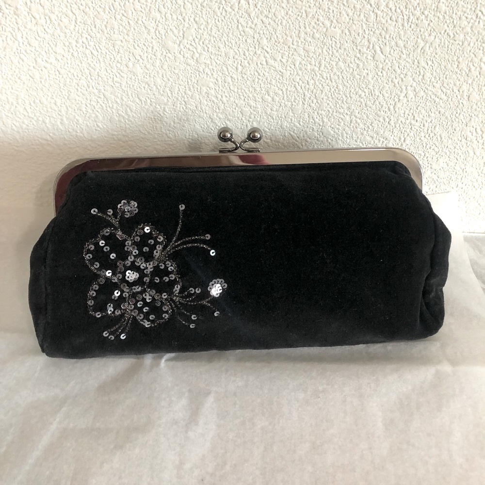 Express Black Velvet & Sequin Snap Closure Clutch ✨